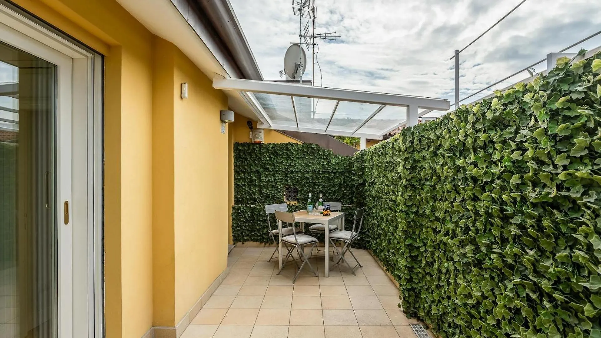 Readmyhostprofile! Luxury 4 Bedroom Penthouse Near Duomo Milan 0*,