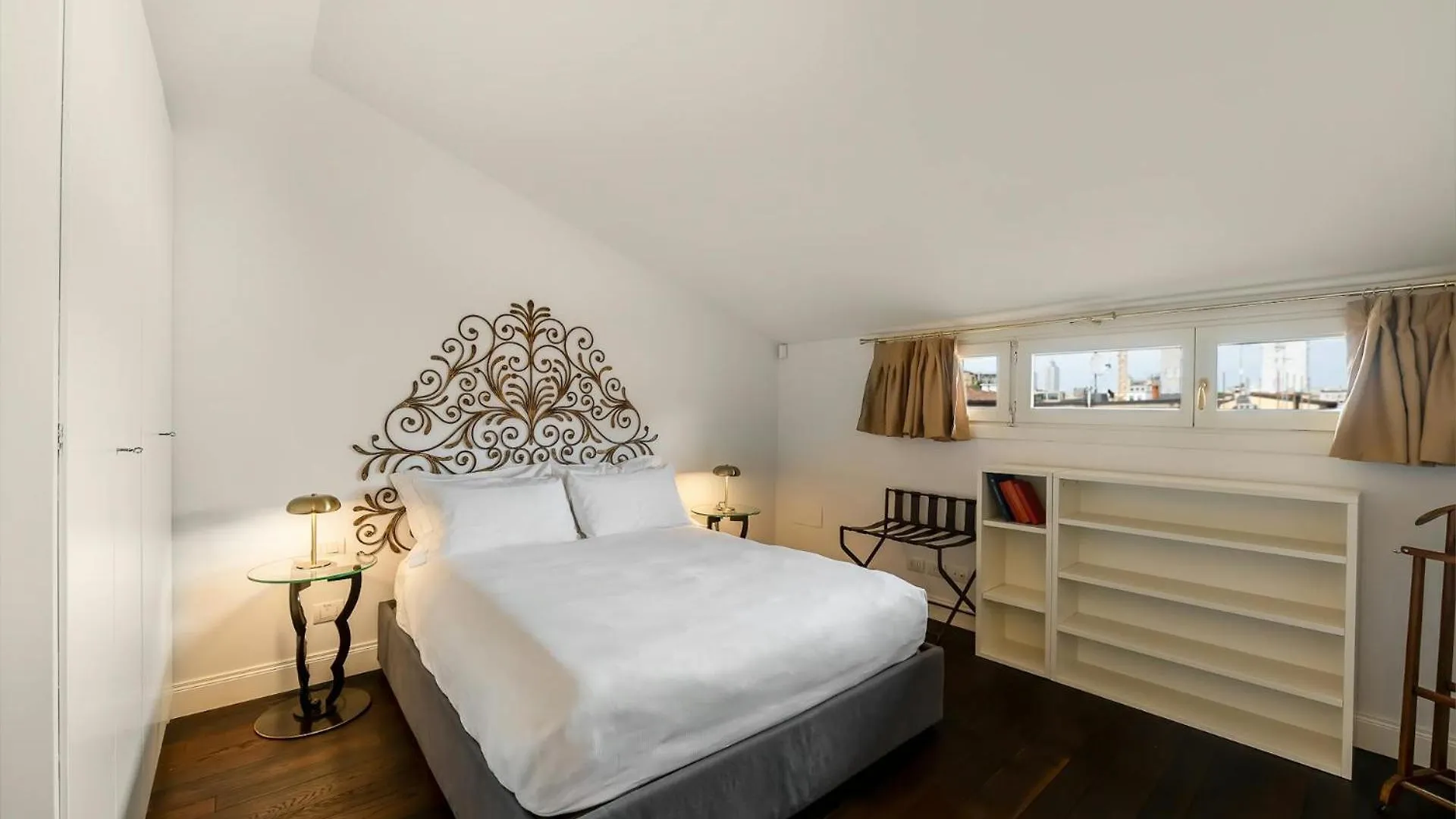 Readmyhostprofile! Luxury 4 Bedroom Penthouse Near Duomo Milan 0*,