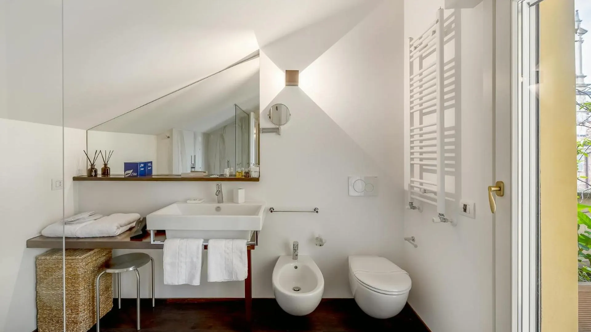 Daire Readmyhostprofile! Luxury 4 Bedroom Penthouse Near Duomo Milano İtalya
