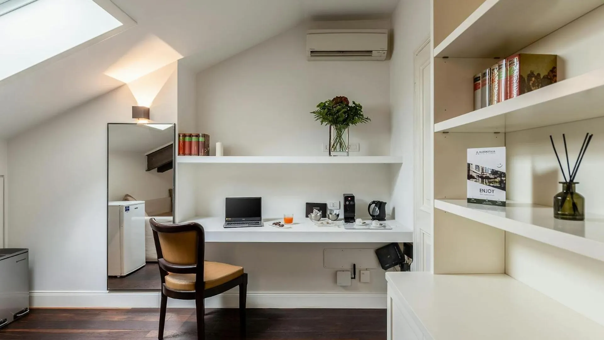 Readmyhostprofile! Luxury 4 Bedroom Penthouse Near Duomo Milano 0*,